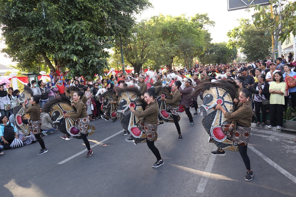 Flash Mob JOGED NJALAR Kontingen Kecamatan Pakualaman dalam acara JOGJA CROSS CULTURE 14 Kecamatan Se-Kota Yogyakarta
