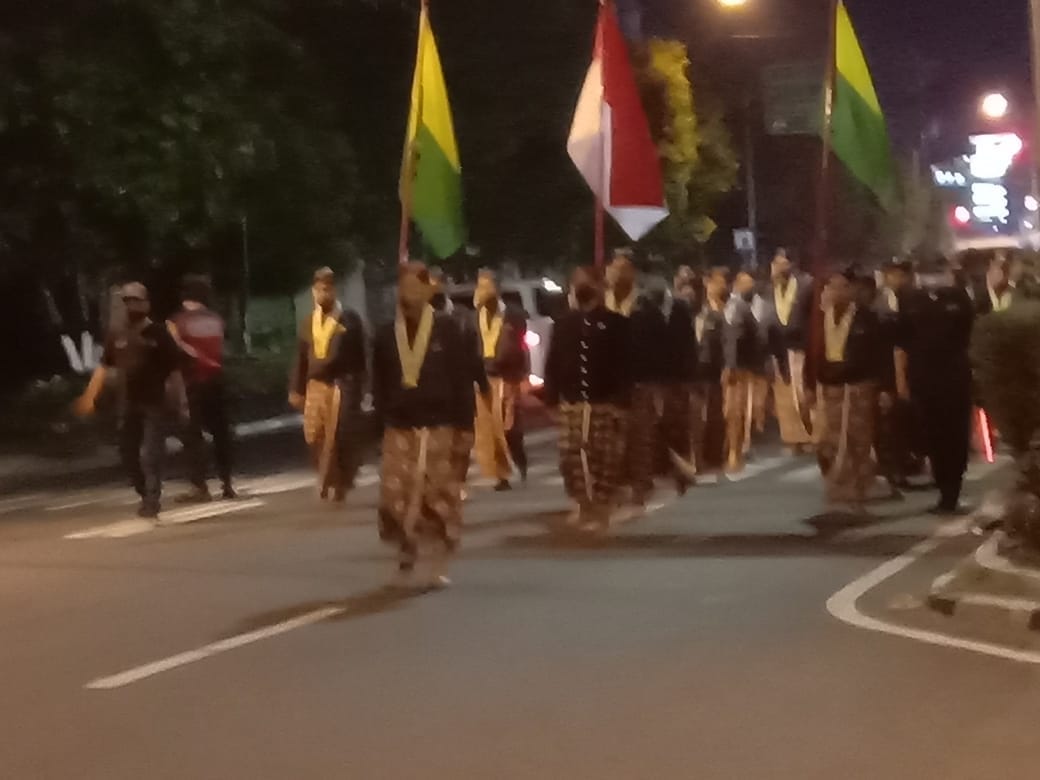 Pelaksanaan Lampah Ratri Mubeng Beteng Pura Pakualaman