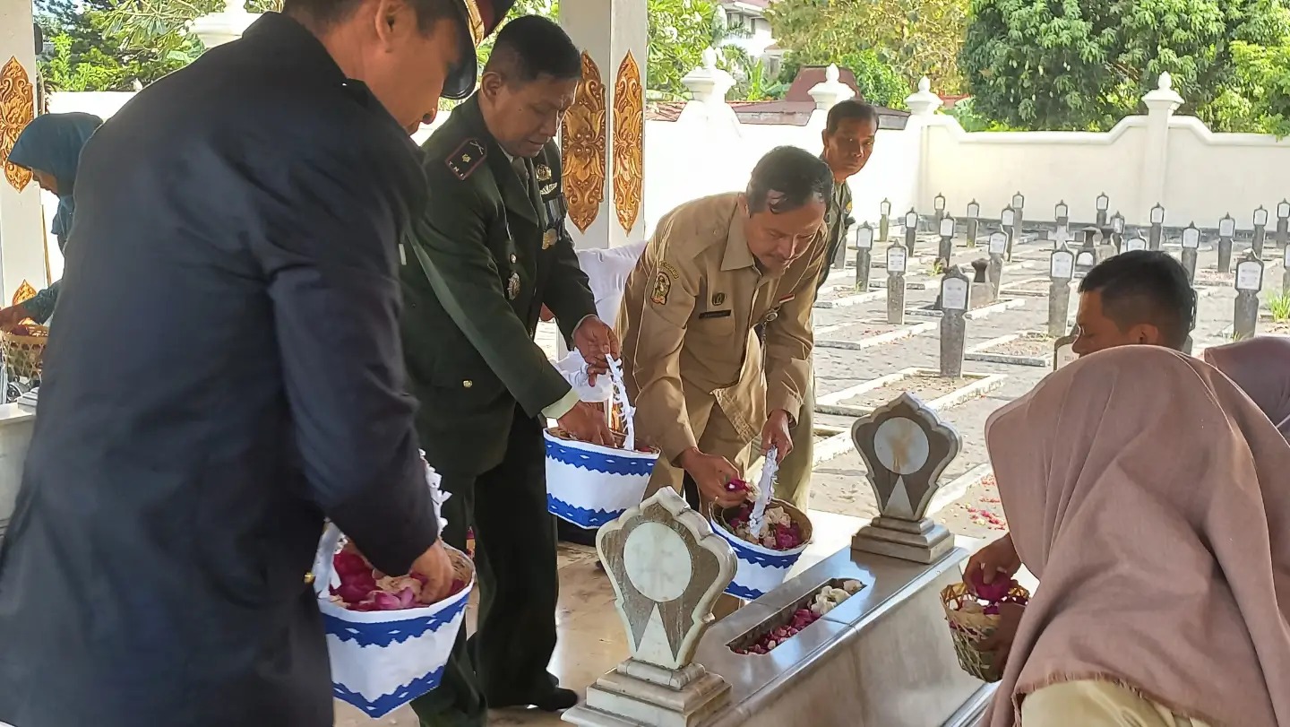 Ziarah dan Tabur Bunga di Makam Pahlawan Kusumanegara Yogyakarta