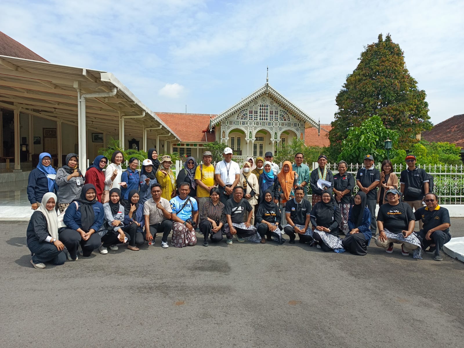 Kunjungan Tim Coaching Mentoring Kelompok 1 di Kemantren Pakualaman